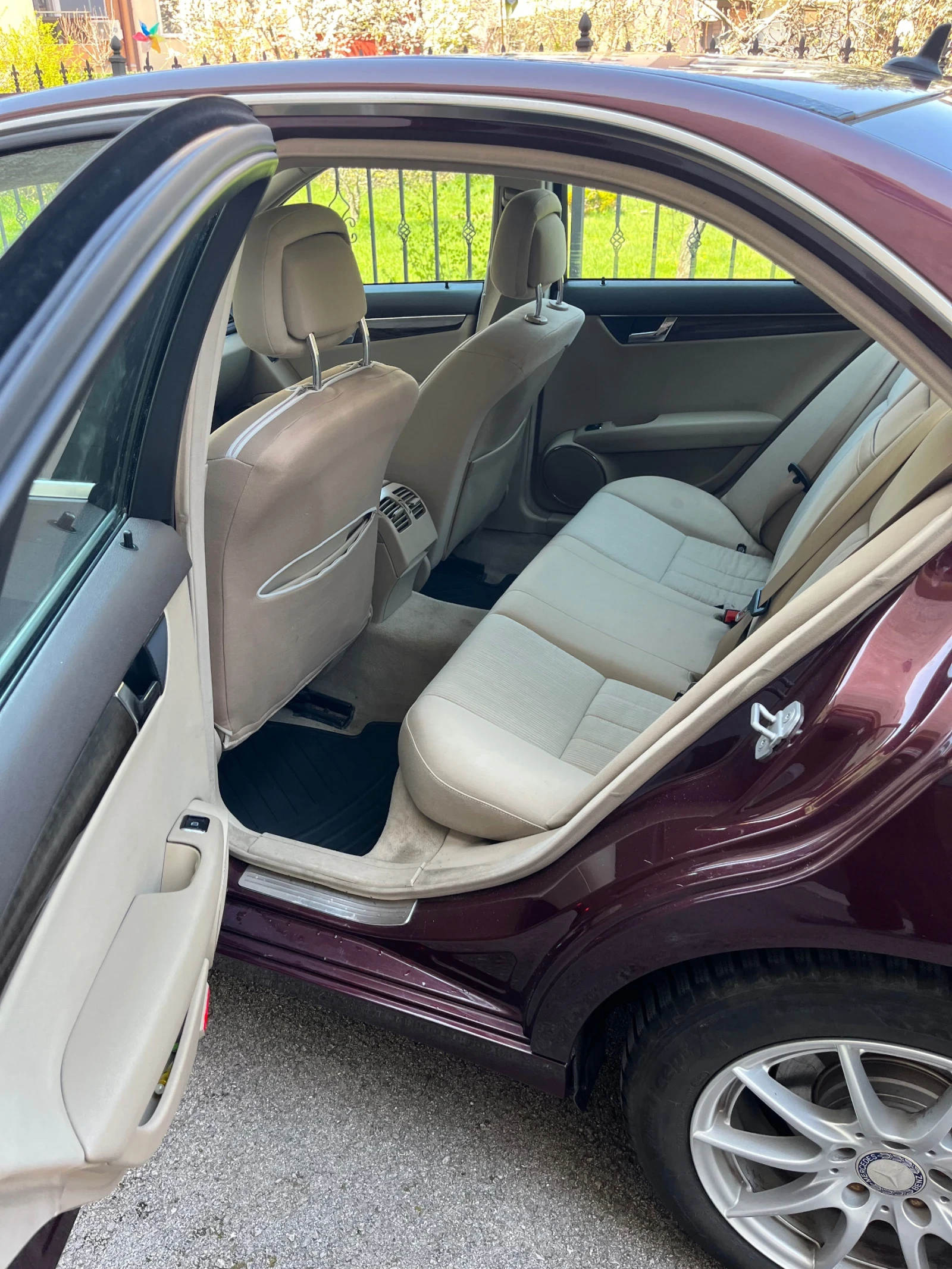 Mercedes-Benz C 200, снимка 10 - Автомобили и джипове - 54014953