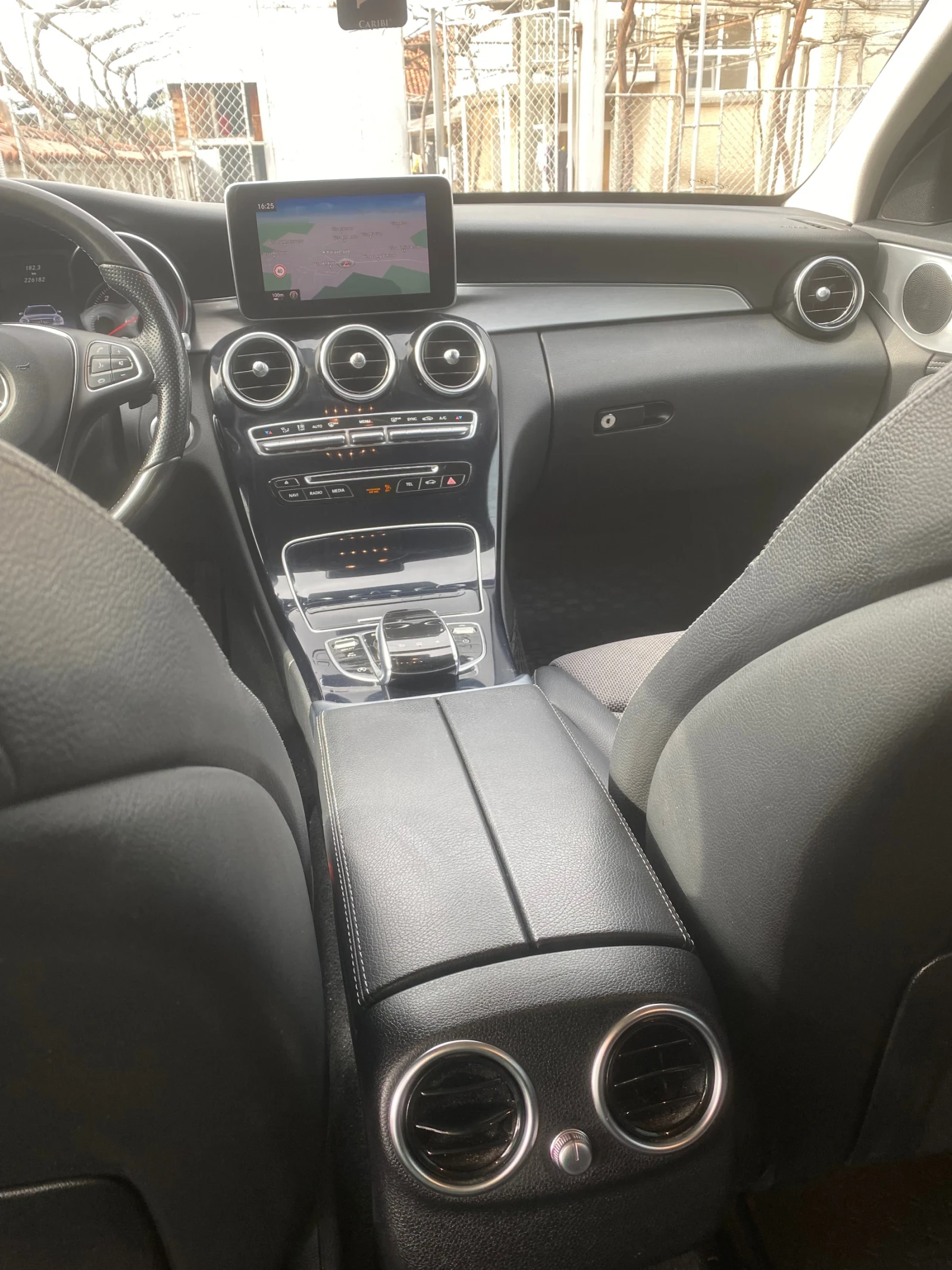 Mercedes-Benz C 220, снимка 9 - Автомобили и джипове - 54181306