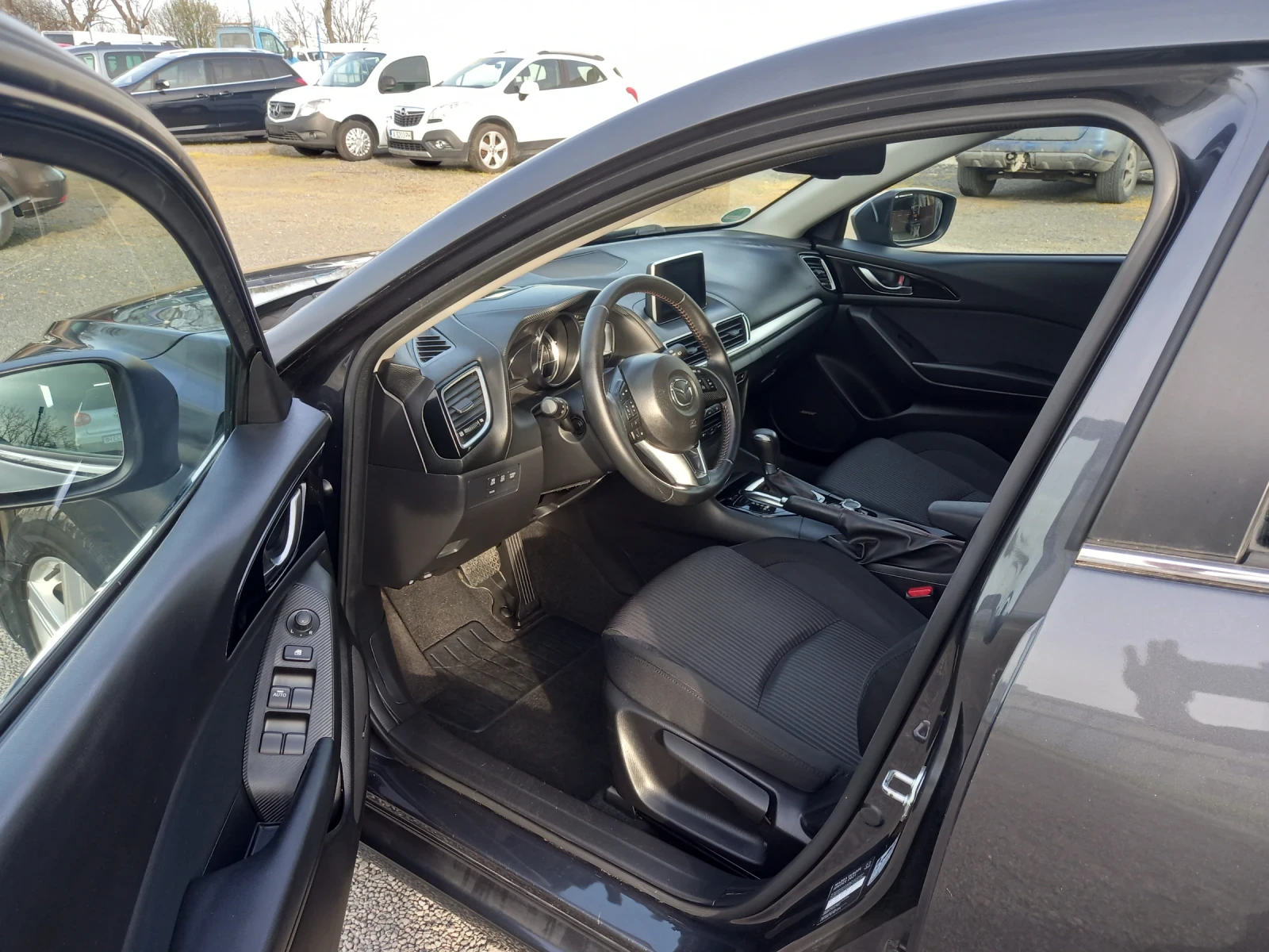 Mazda 3 Skayaktiv AUTOMAT, снимка 13 - Автомобили и джипове - 54222844