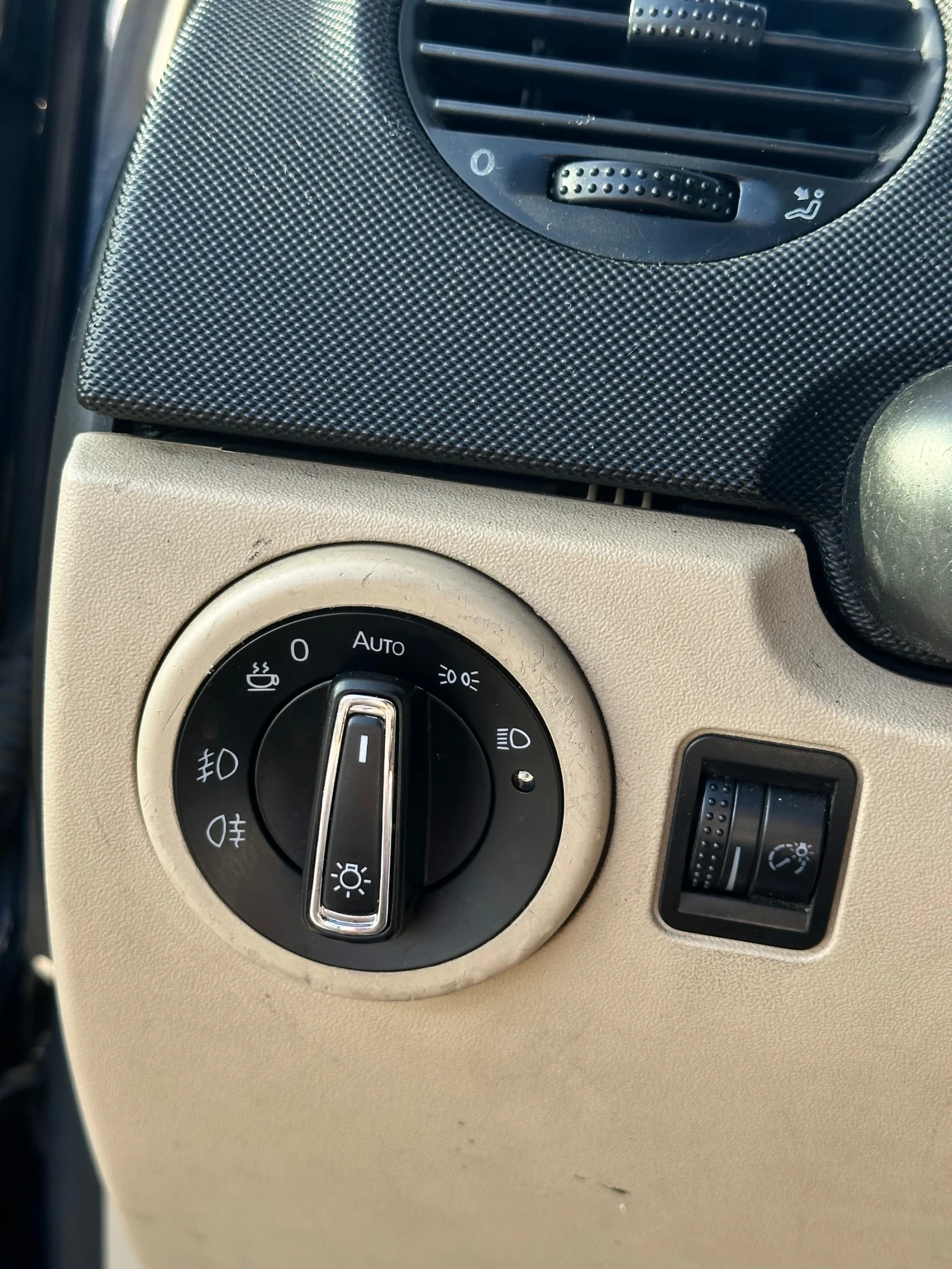 VW New beetle, снимка 9 - Автомобили и джипове - 54857365