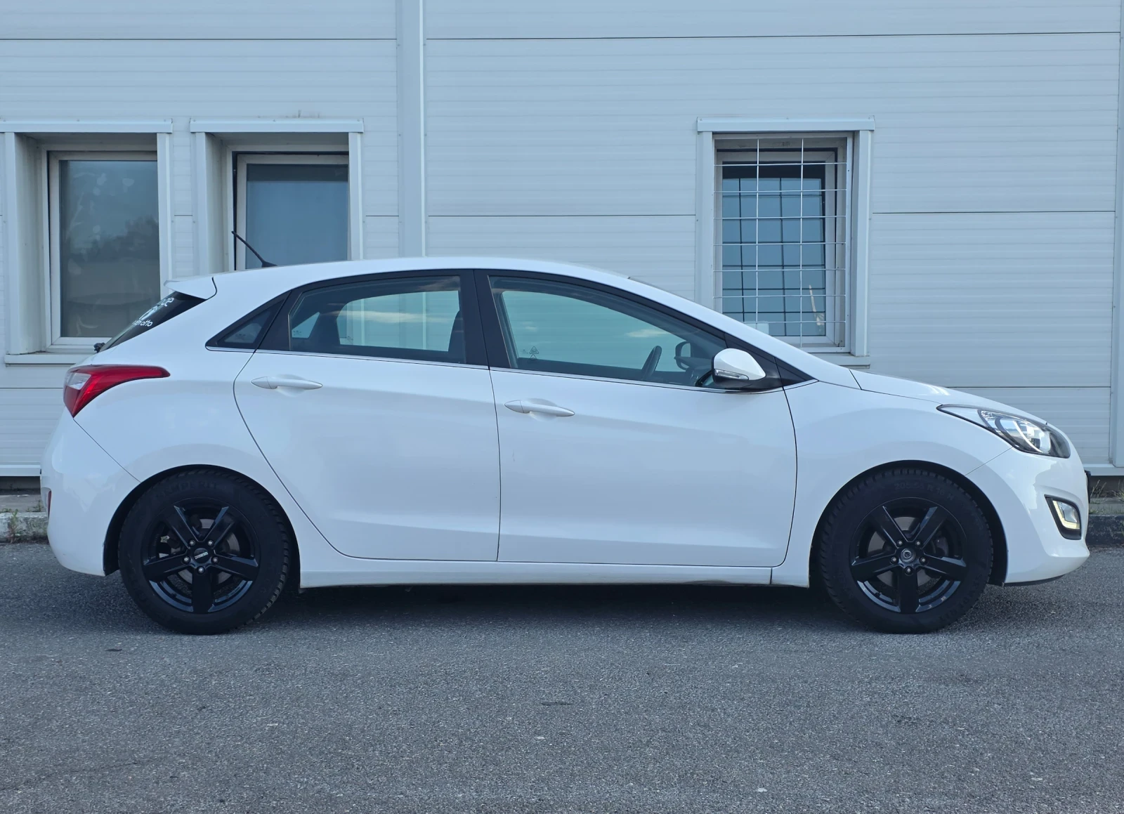 Hyundai I30 1.4I Обслужен, снимка 5 - Автомобили и джипове - 55532585