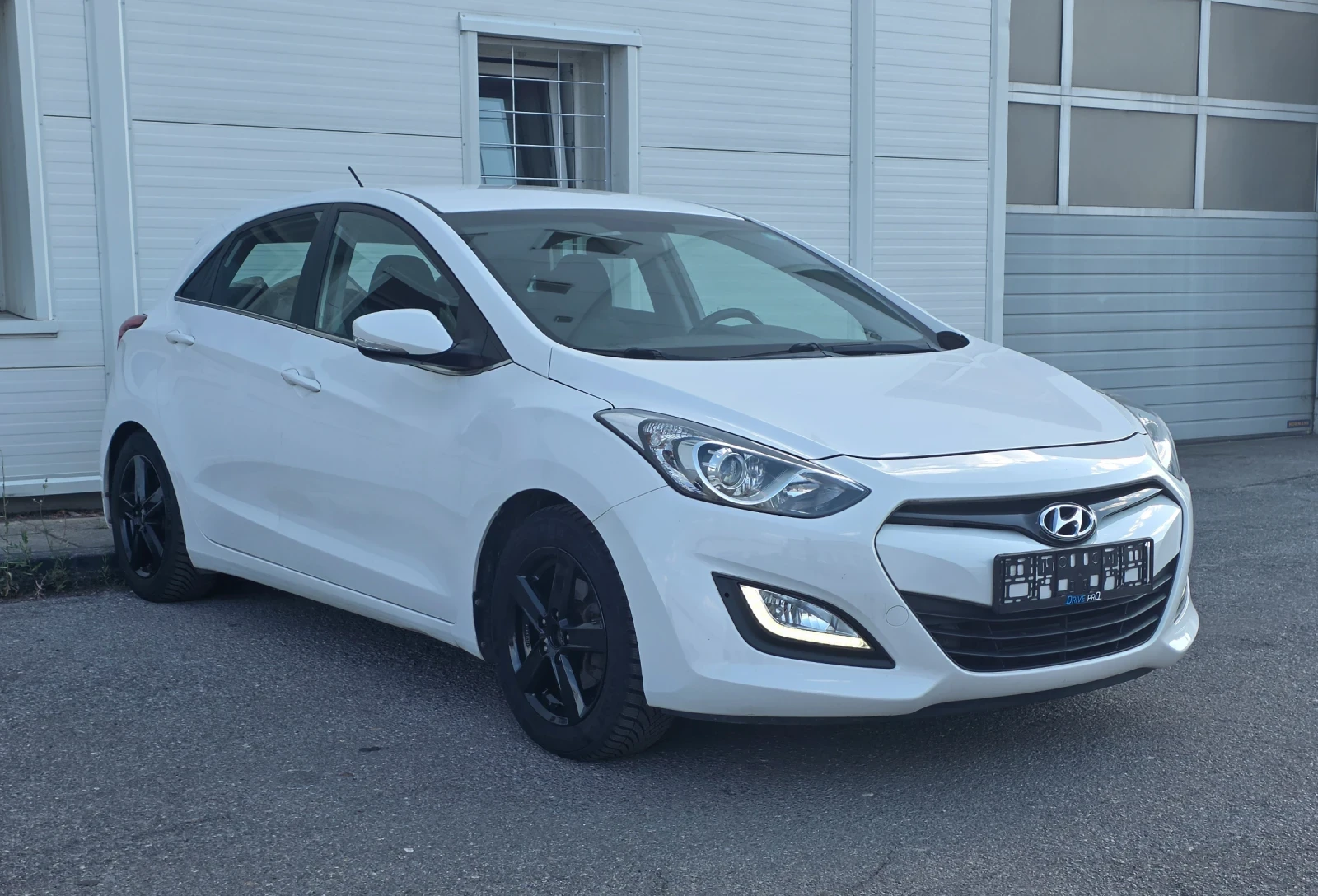 Hyundai I30 1.4I Обслужен, снимка 4 - Автомобили и джипове - 55532585