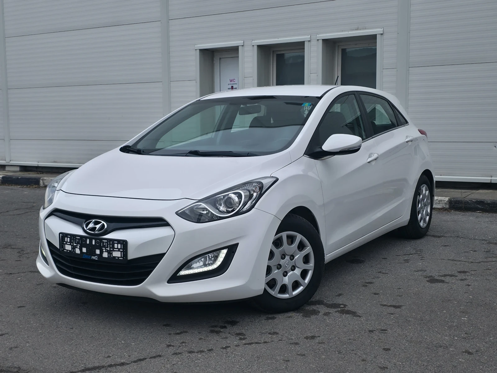 Hyundai I30 1.4I Обслужен, снимка 13 - Автомобили и джипове - 55532585