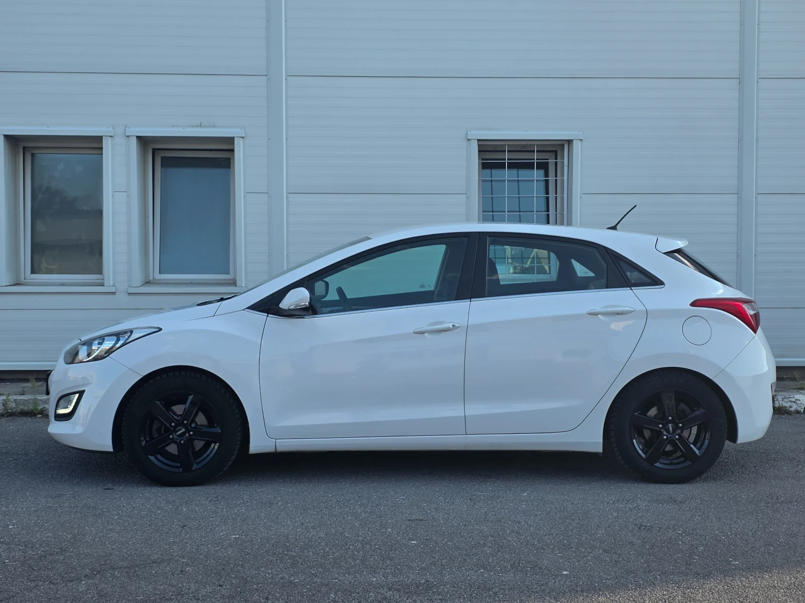 Hyundai I30 1.4I Обслужен, снимка 9 - Автомобили и джипове - 55532585