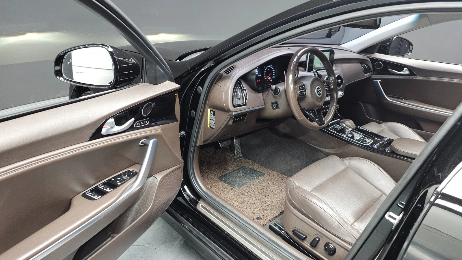 Kia Stinger 2.0 Turbo Platinum* �����* Distr* ���� ����  | Mobile.bg � ����������� 7