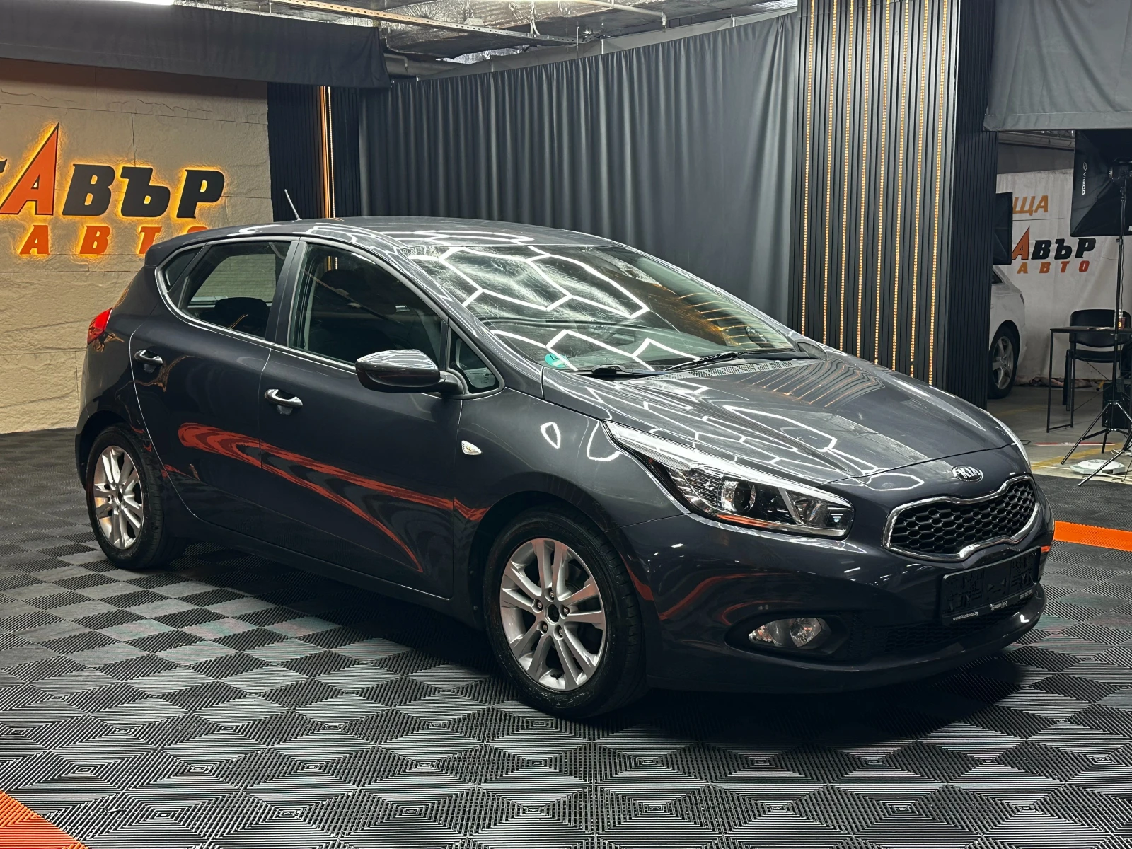 Kia Ceed 1.6d 128 к.с./реални км/ГАРАНЦИЯ, снимка 4 - Автомобили и джипове - 55897191