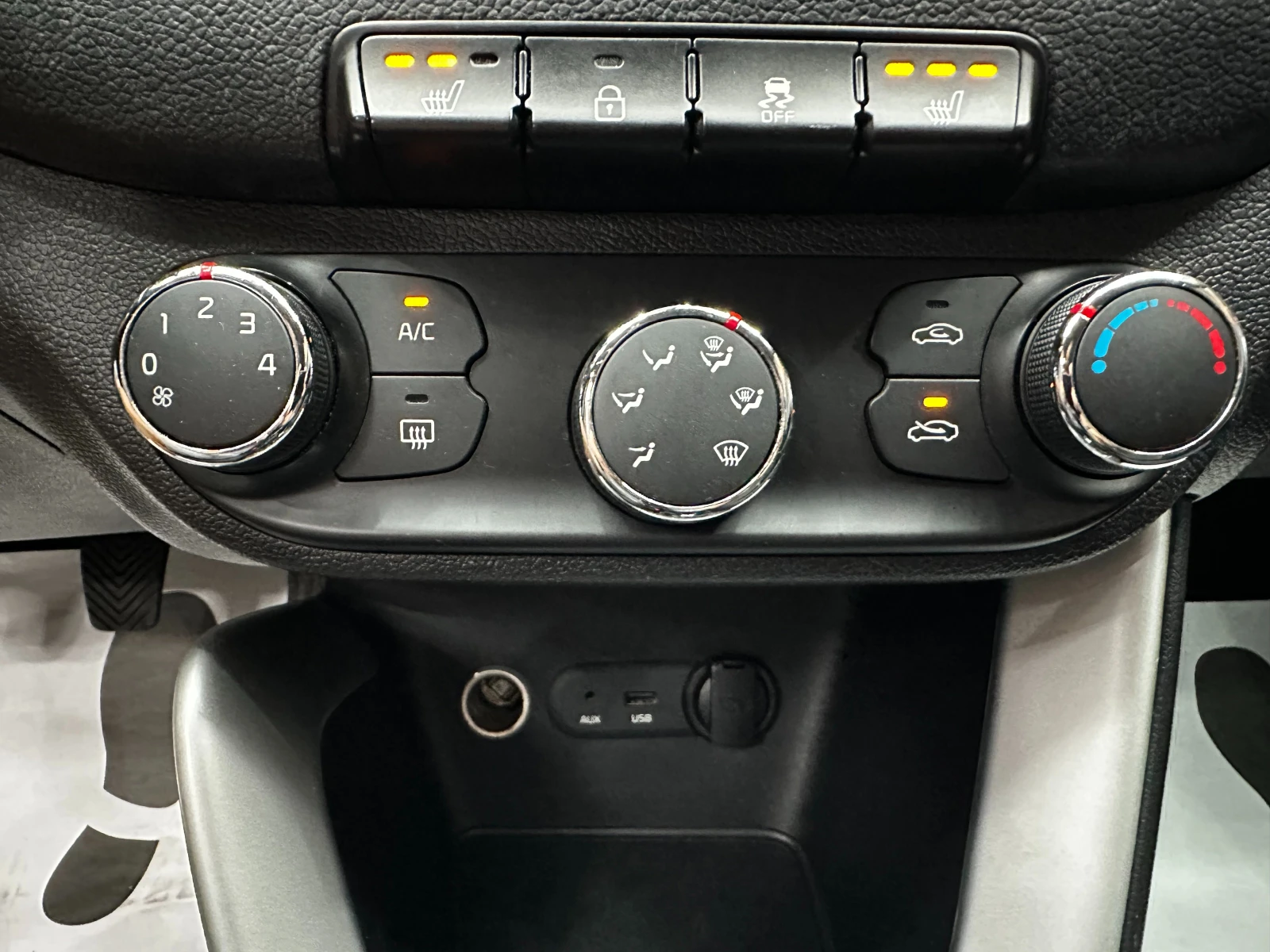 Kia Ceed 1.6d 128 к.с./реални км/ГАРАНЦИЯ, снимка 14 - Автомобили и джипове - 55897191