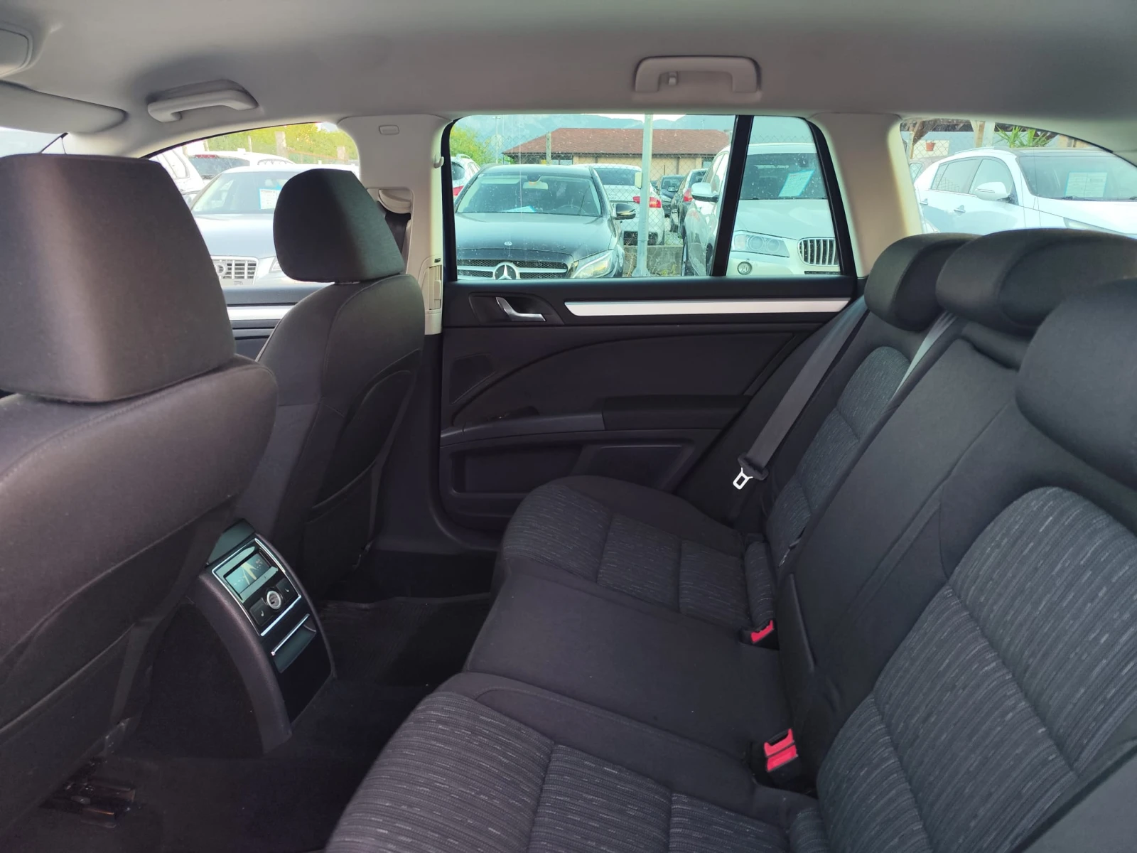 Skoda Superb * 2.0TDI* 140ks*  NAVI* LED* TOP* , снимка 13 - Автомобили и джипове - 56234128