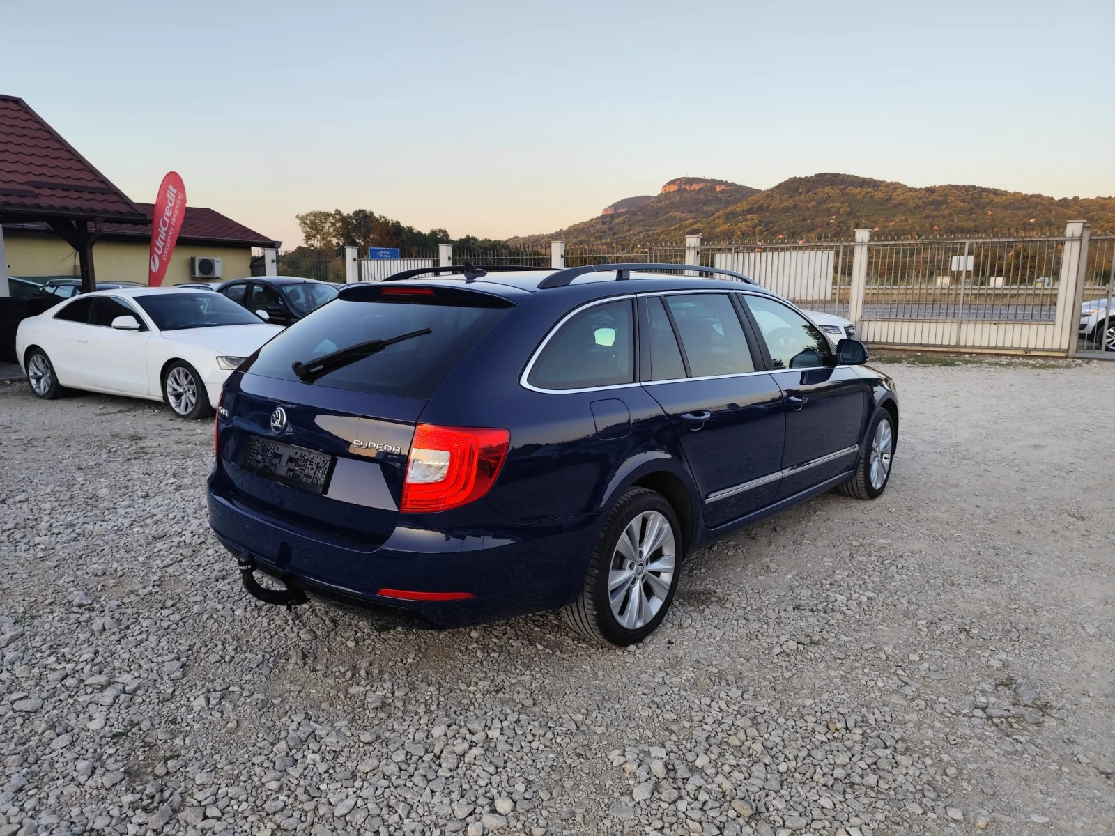 Skoda Superb * 2.0TDI* 140ks*  NAVI* LED* TOP* , снимка 4 - Автомобили и джипове - 56234128