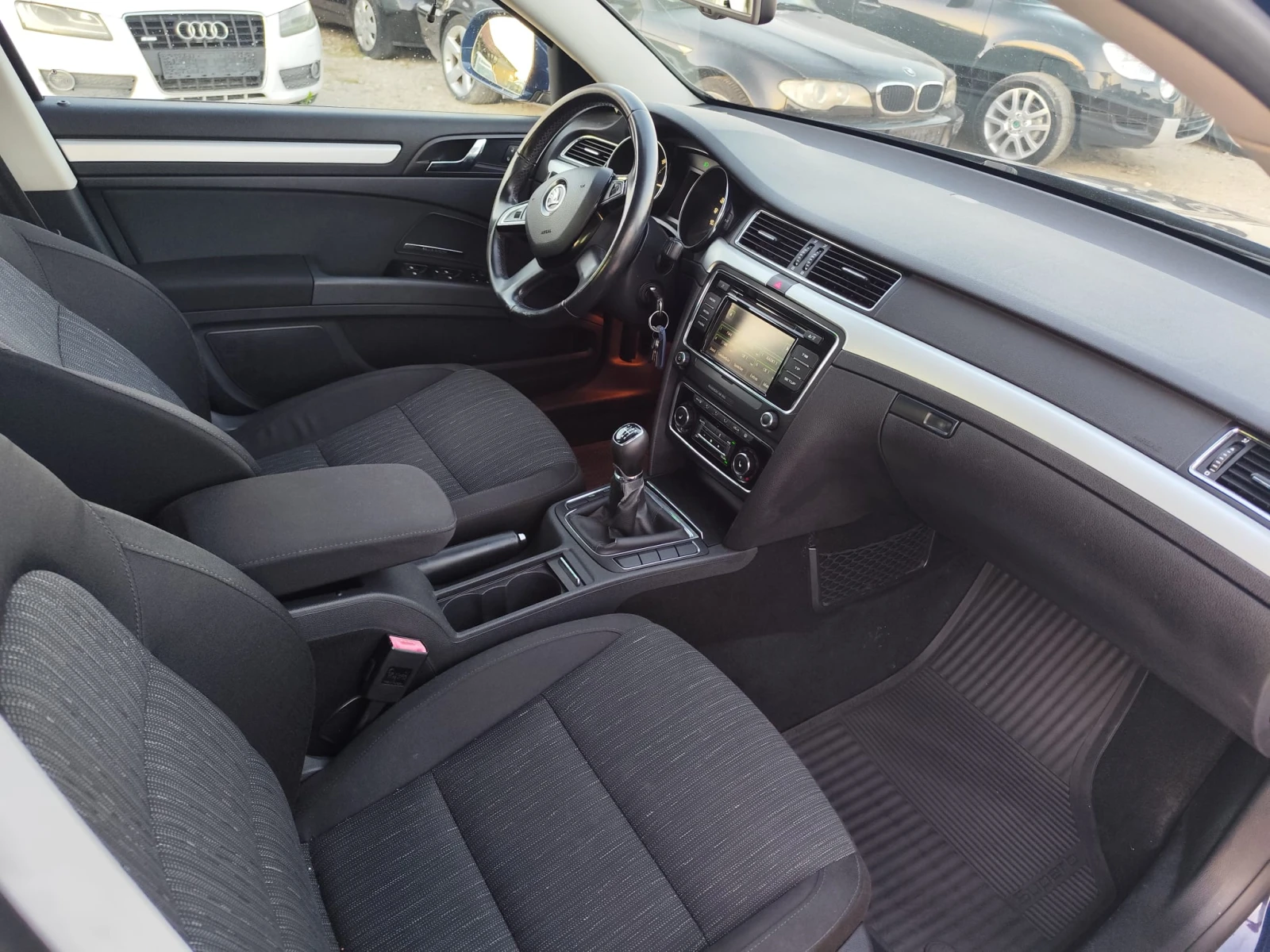 Skoda Superb * 2.0TDI* 140ks*  NAVI* LED* TOP* , снимка 11 - Автомобили и джипове - 56234128