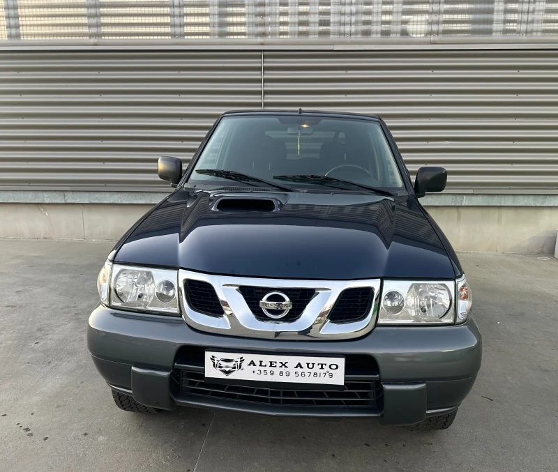 Nissan Terrano 3.0, снимка 3 - Автомобили и джипове - 48408743