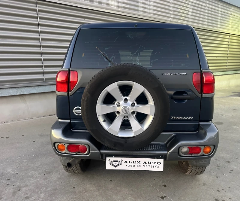 Nissan Terrano 3.0, снимка 5 - Автомобили и джипове - 48408743