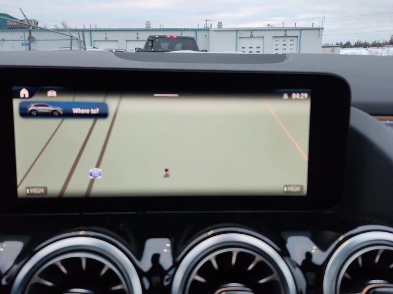 Mercedes-Benz GLA 250 PANO| HEATED SEATS| MEMORY, снимка 10 - Автомобили и джипове - 53416069