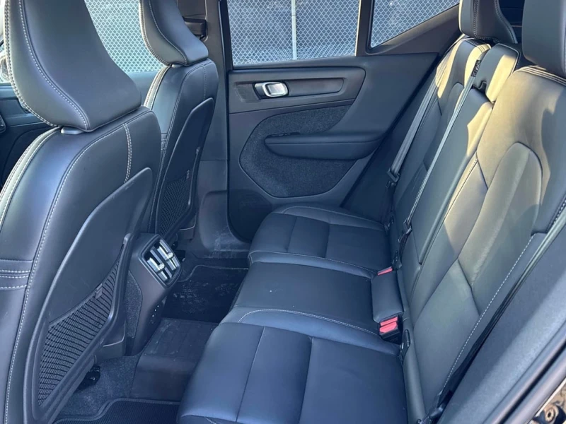 Volvo XC40 2024 * Plus Dark Theme * 360 CAMERA * ПОДГРЕВИ , снимка 11 - Автомобили и джипове - 53418748