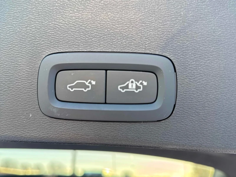 Volvo XC40 2024 * Plus Dark Theme * 360 CAMERA * ПОДГРЕВИ , снимка 13 - Автомобили и джипове - 53418748