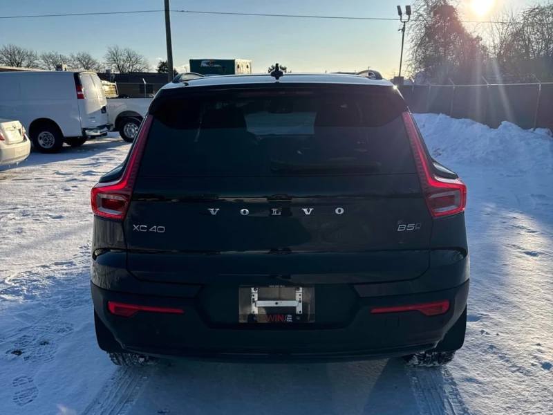 Volvo XC40 2024 * Plus Dark Theme * 360 CAMERA * ПОДГРЕВИ , снимка 4 - Автомобили и джипове - 53418748