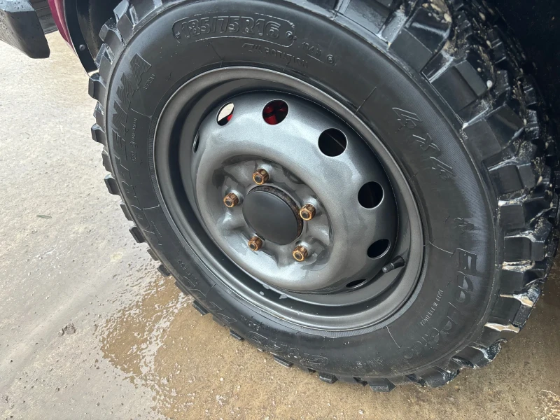 Lada Niva 1.7 инжекцион, снимка 5 - Автомобили и джипове - 53469043