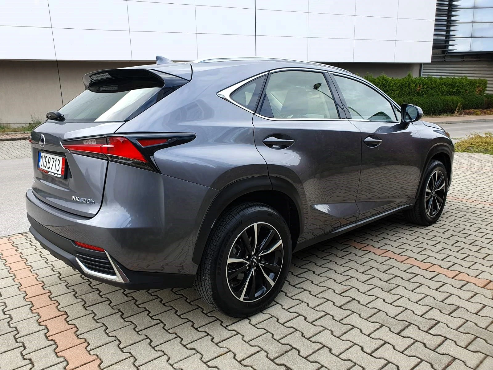 Lexus NX 300h/4WD/Premium - изображение 4