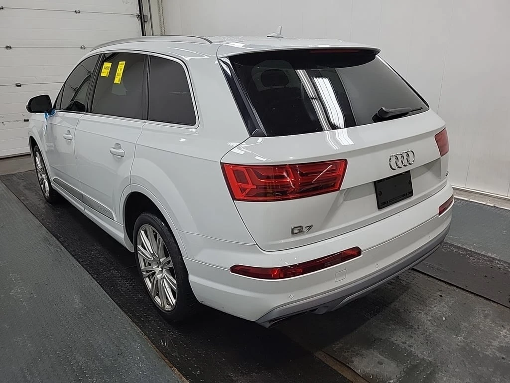 Audi Q7 * 3.0T TECHNIK / CARFAX/MATRIX/360/PANO/ОБДУХВАНЕ - изображение 4