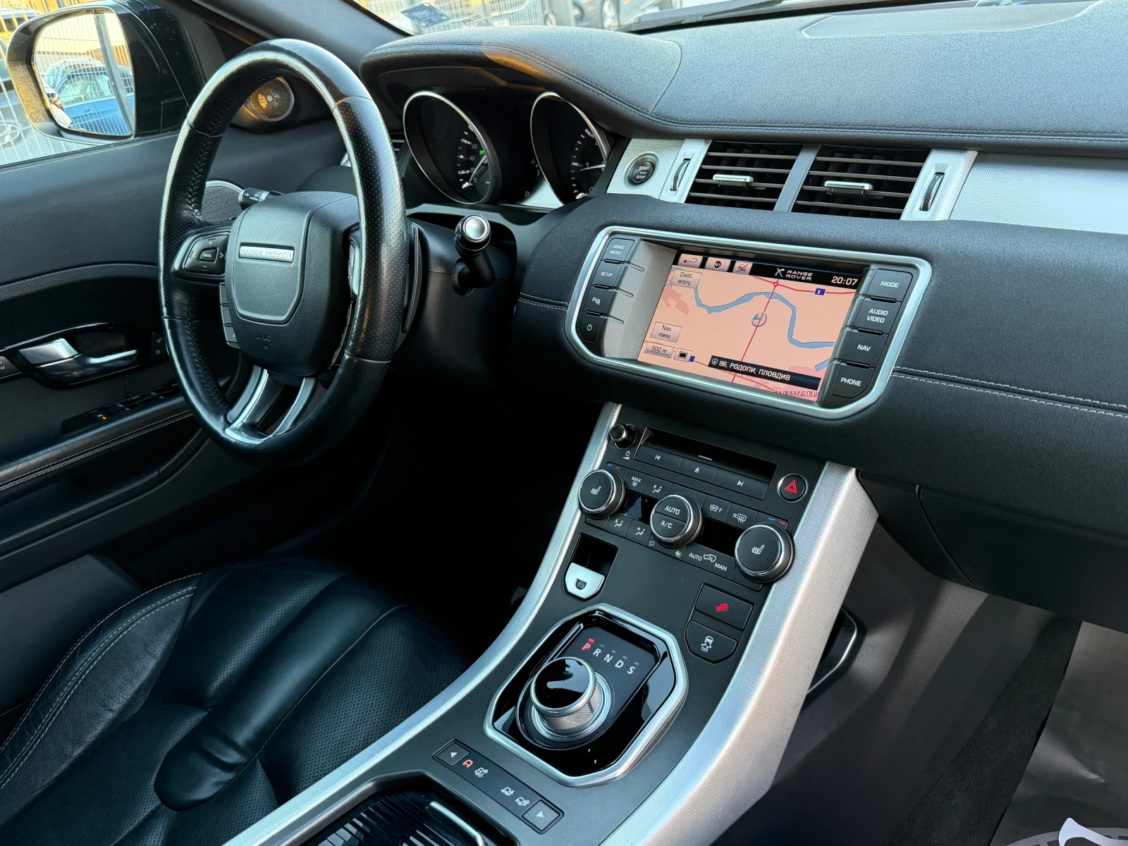 Land Rover Range Rover Evoque 2.2D* 2016г* FULL MAX* Панорама* 204.000КМ* , снимка 13 - Автомобили и джипове - 54557241
