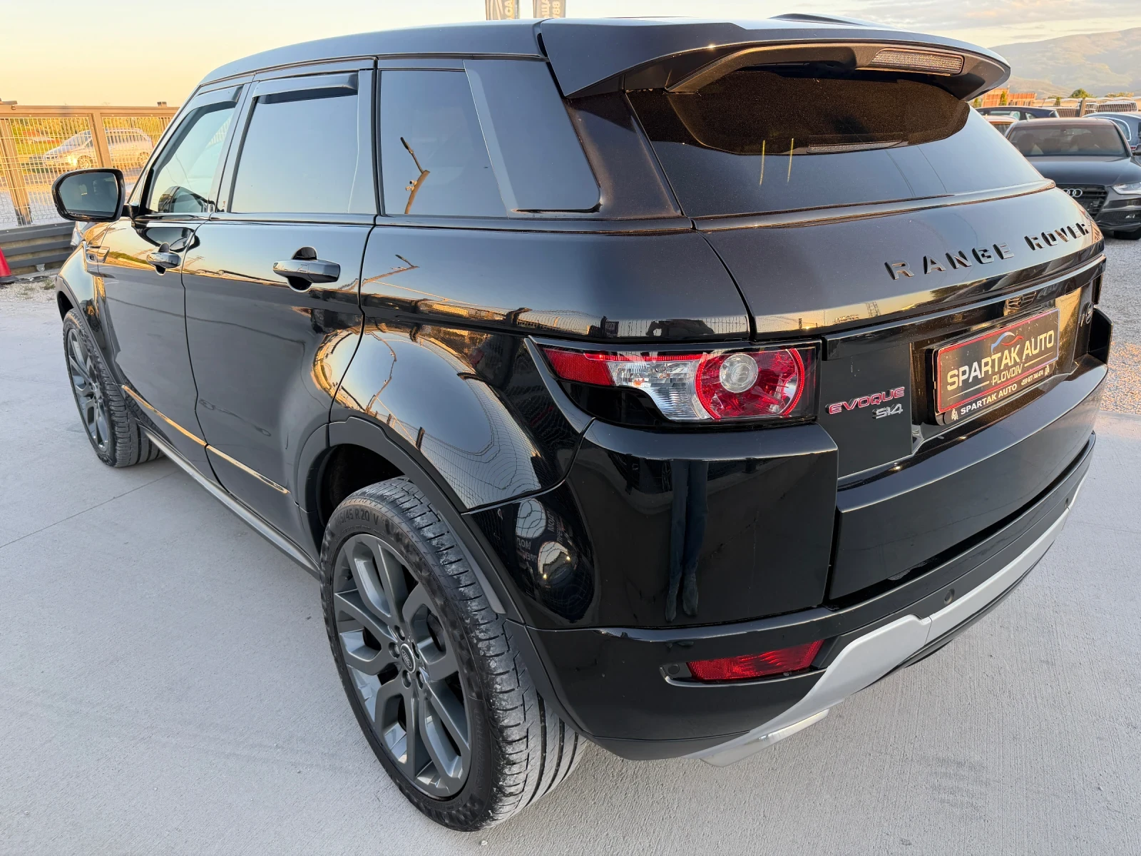 Land Rover Range Rover Evoque 2.2D* 2016г* FULL MAX* Панорама* 204.000КМ* , снимка 6 - Автомобили и джипове - 54557241