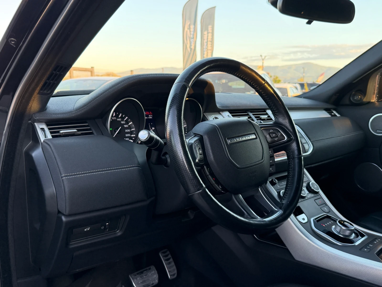 Land Rover Range Rover Evoque 2.2D* 2016г* FULL MAX* Панорама* 204.000КМ* , снимка 8 - Автомобили и джипове - 54557241