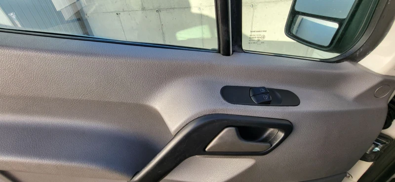 VW Crafter, снимка 11 - Бусове и автобуси - 52415751