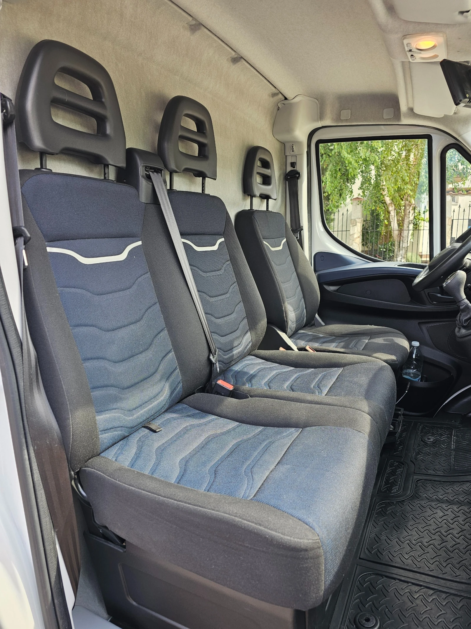 Iveco Daily 35S14 CNG Hi-Matic Автомат/Клима/Нави/Камера, снимка 15 - Бусове и автобуси - 55059687