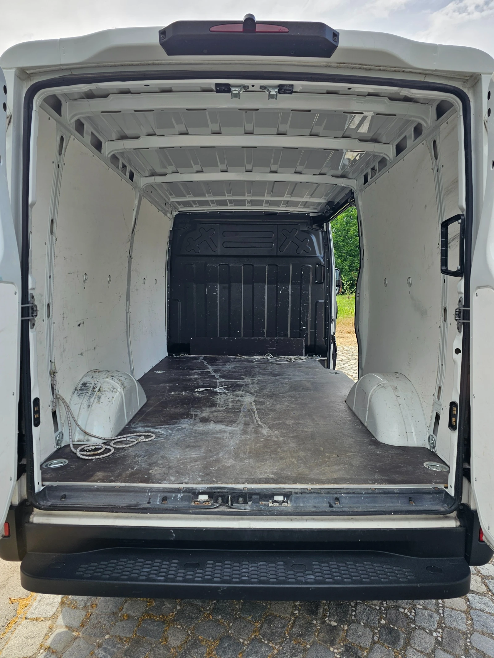 Iveco Daily 35S14 CNG Hi-Matic Автомат/Клима/Нави/Камера, снимка 17 - Бусове и автобуси - 55059687