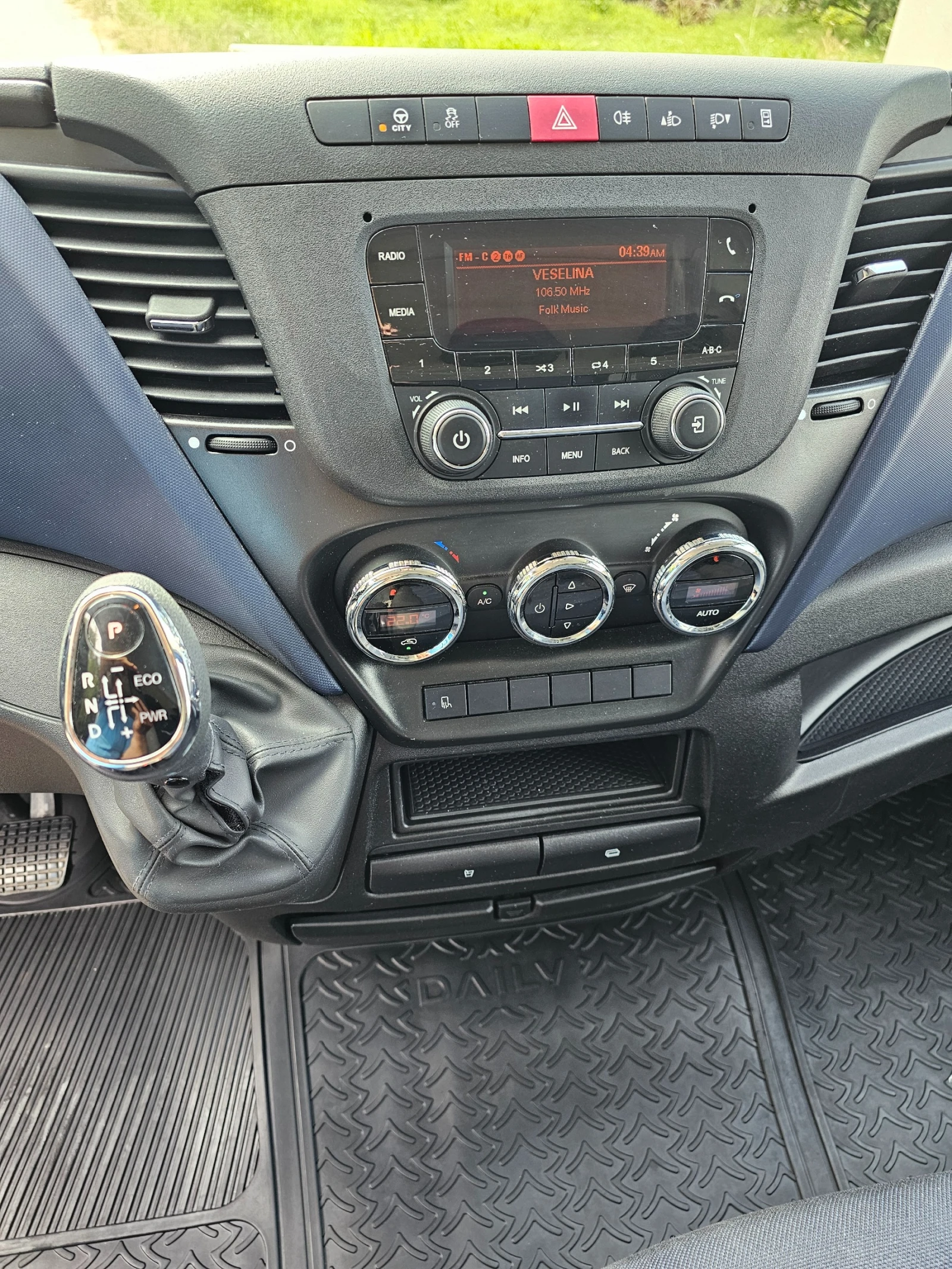 Iveco Daily 35S14 CNG Hi-Matic Автомат/Клима/Нави/Камера, снимка 12 - Бусове и автобуси - 55059687