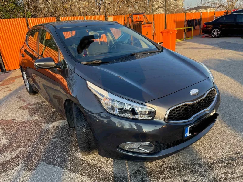 Kia Ceed 1.4 CRDI // TOP, снимка 5 - Автомобили и джипове - 48273344