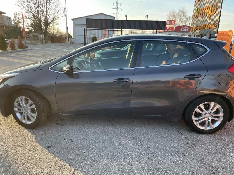 Kia Ceed 1.4 CRDI // TOP, снимка 3 - Автомобили и джипове - 48273344