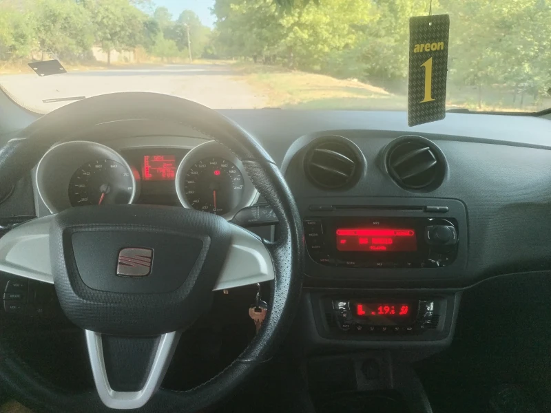 Seat Ibiza 1.4 газ/бензин, снимка 5 - Автомобили и джипове - 48684064