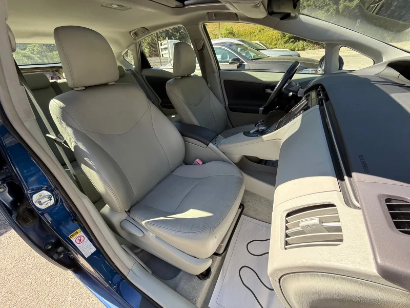 Toyota Prius СОЛАР* КОЖА* ГАЗ* НАВИ* HUD* НОВИ ГУМИ* , снимка 10 - Автомобили и джипове - 51573227