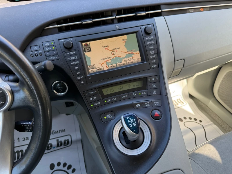 Toyota Prius СОЛАР* КОЖА* ГАЗ* НАВИ* HUD* НОВИ ГУМИ* , снимка 13 - Автомобили и джипове - 51573227