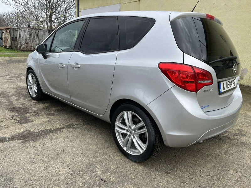 Opel Meriva 1.3CDTi, снимка 4 - Автомобили и джипове - 52696321