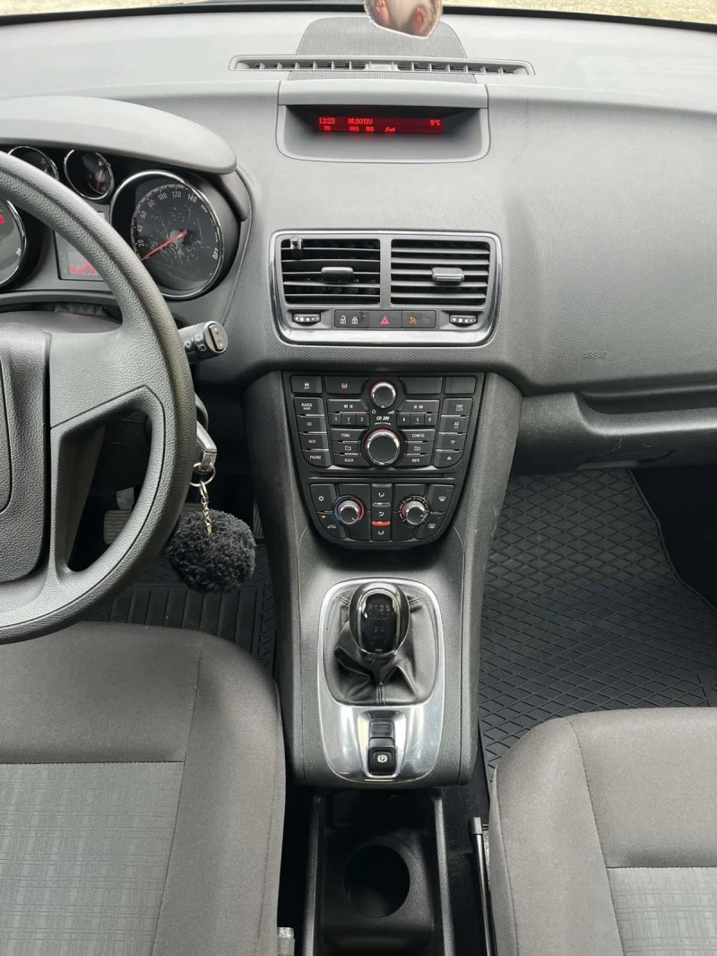 Opel Meriva 1.3CDTi, снимка 12 - Автомобили и джипове - 52696321