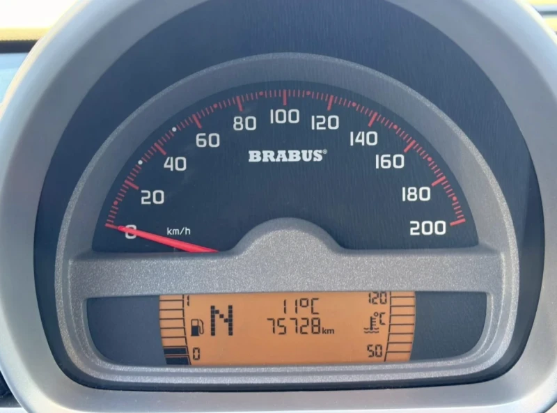 Smart Fortwo Brabus/1.0T/Регистриран, снимка 11 - Автомобили и джипове - 53142580