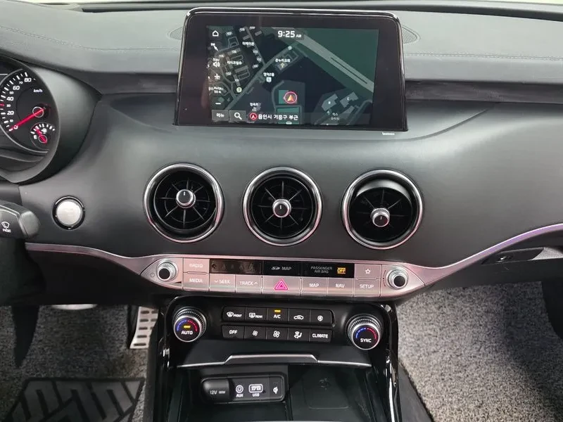 Kia Stinger 3.3 TURBO AWD GT, снимка 13 - Автомобили и джипове - 56305016