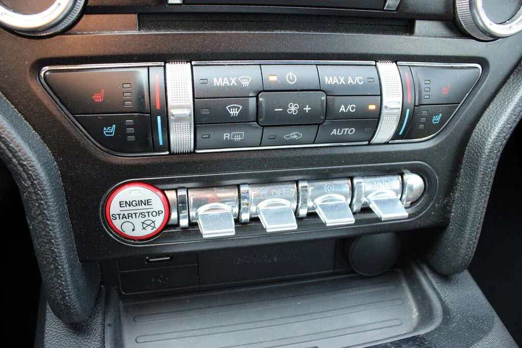 Ford Mustang * АВТО КРЕДИТ* ЦЕНА ДО БГ * Сервизна история *  - изображение 10