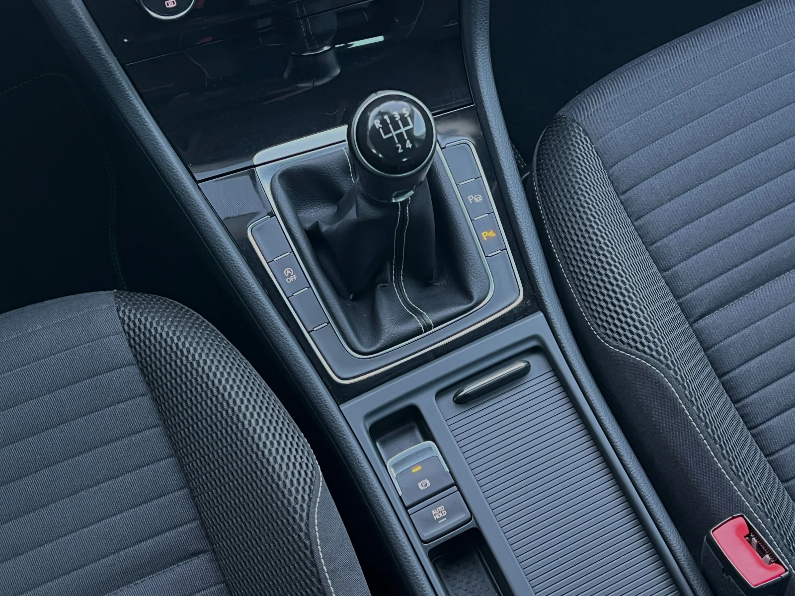 VW Golf 1.6TDi Cup 146000km 146000km 146000km - изображение 10