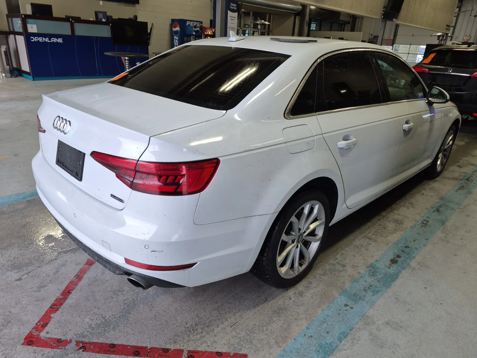 Audi A4 QUATTRO* PROGRESIV* KEYLESS АвтоКредит(ЦЕНА ДО БГ) - изображение 4