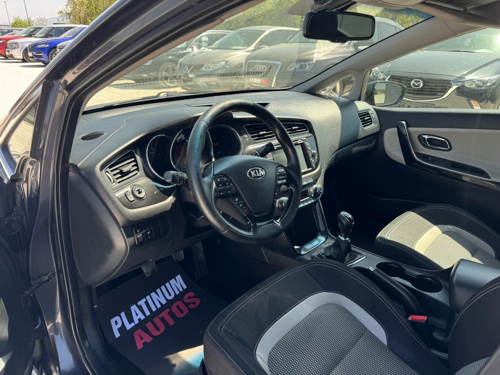 Kia Ceed 1.6CDI/110К.С/КАМЕРА/FACE, снимка 13 - Автомобили и джипове - 54333299