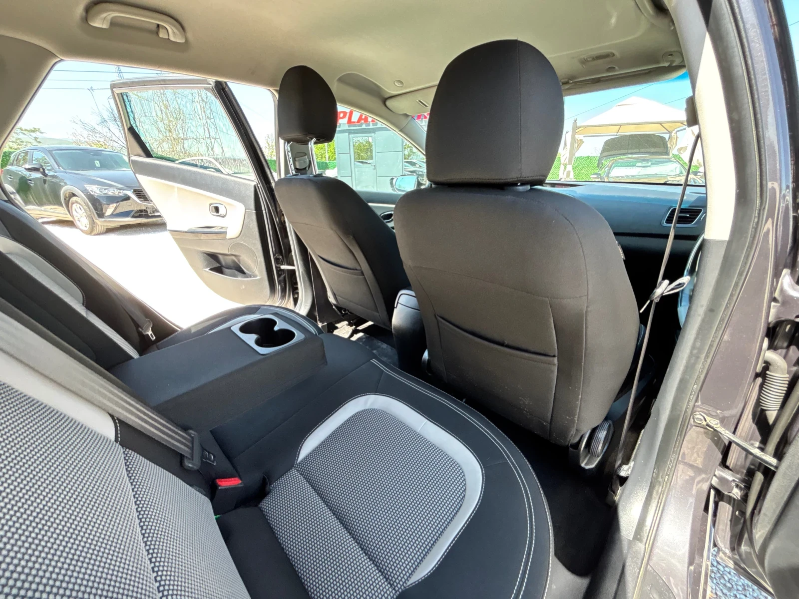 Kia Ceed 1.6CDI/110К.С/КАМЕРА/FACE, снимка 9 - Автомобили и джипове - 54333299