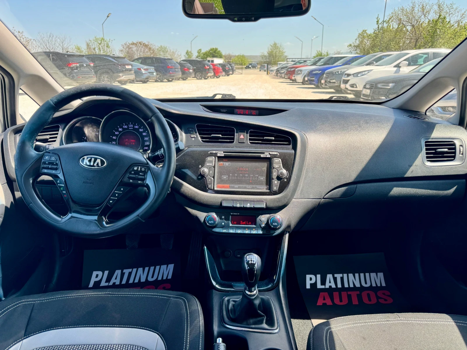 Kia Ceed 1.6CDI/110К.С/КАМЕРА/FACE, снимка 15 - Автомобили и джипове - 54333299