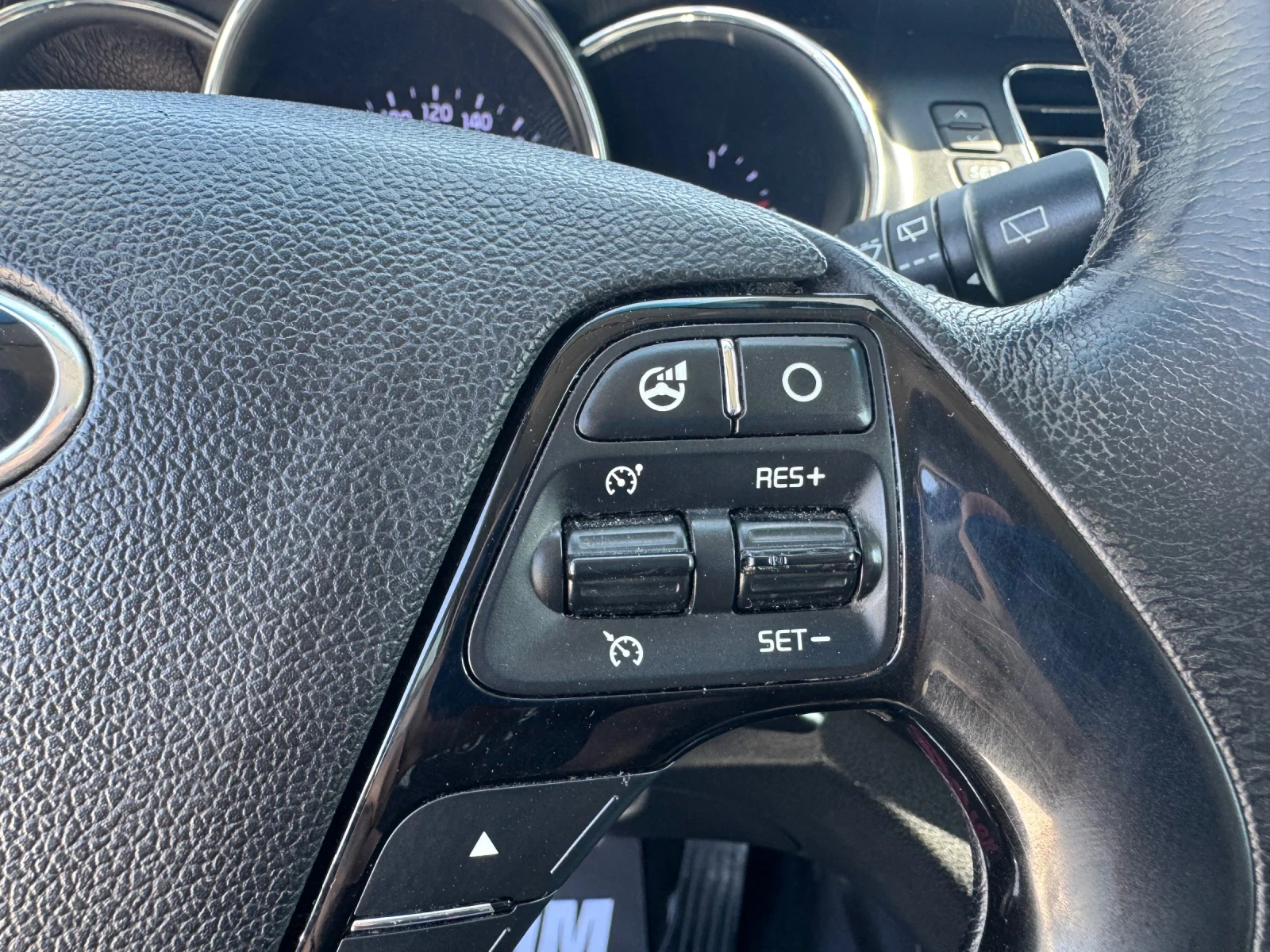 Kia Ceed 1.6CDI/110К.С/КАМЕРА/FACE, снимка 17 - Автомобили и джипове - 54333299