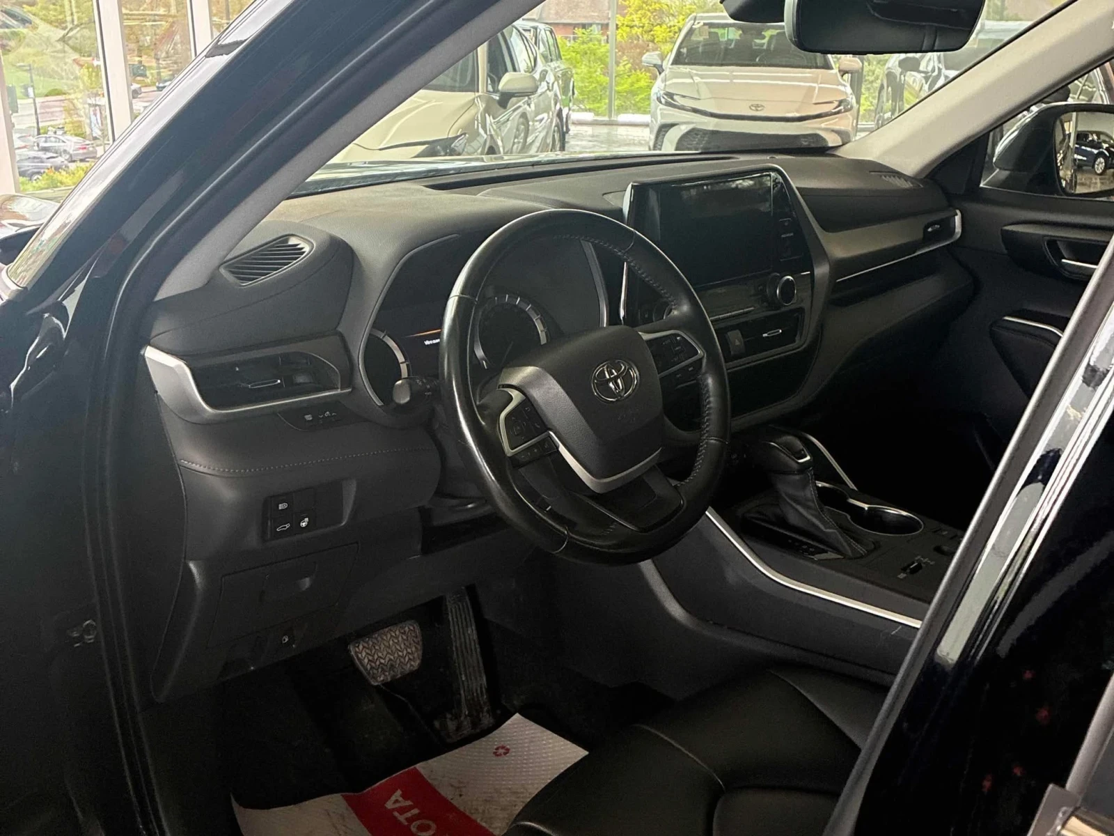 Toyota Grand Highlander HYBRID * ЧЕРЕН САЛОН * 8 МЕСТА * CARFAX * , снимка 7 - Автомобили и джипове - 54631885