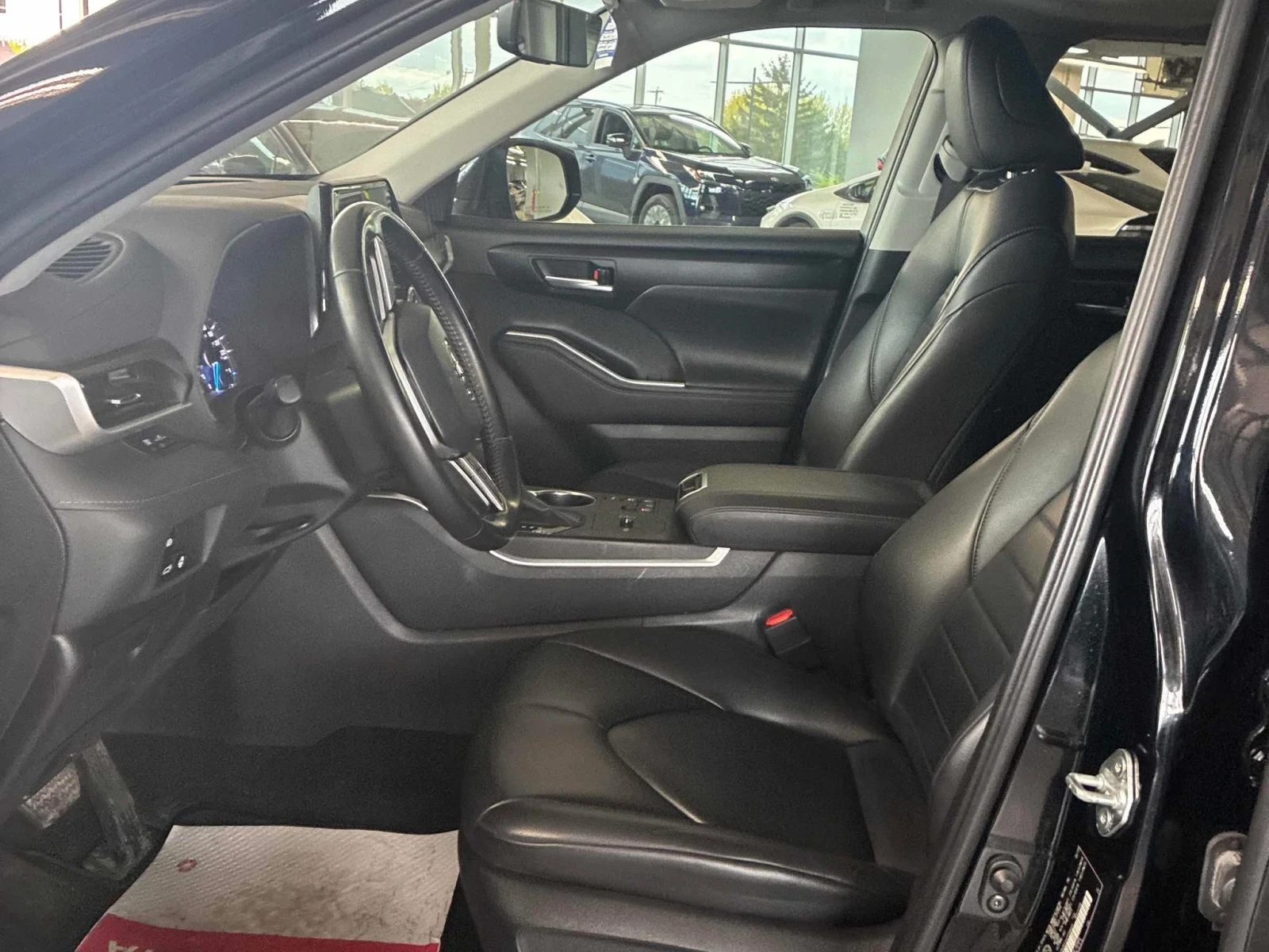 Toyota Grand Highlander HYBRID * ЧЕРЕН САЛОН * 8 МЕСТА * CARFAX * , снимка 8 - Автомобили и джипове - 54631885