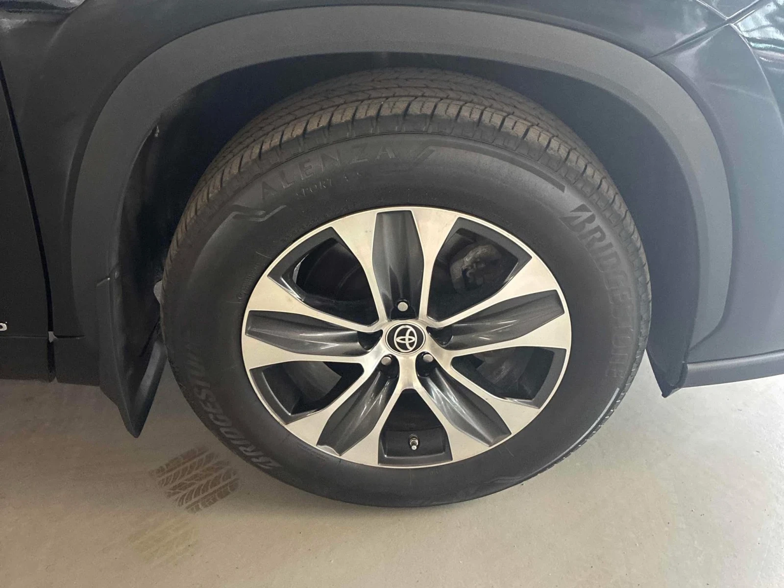 Toyota Grand Highlander HYBRID * ЧЕРЕН САЛОН * 8 МЕСТА * CARFAX * , снимка 6 - Автомобили и джипове - 54631885