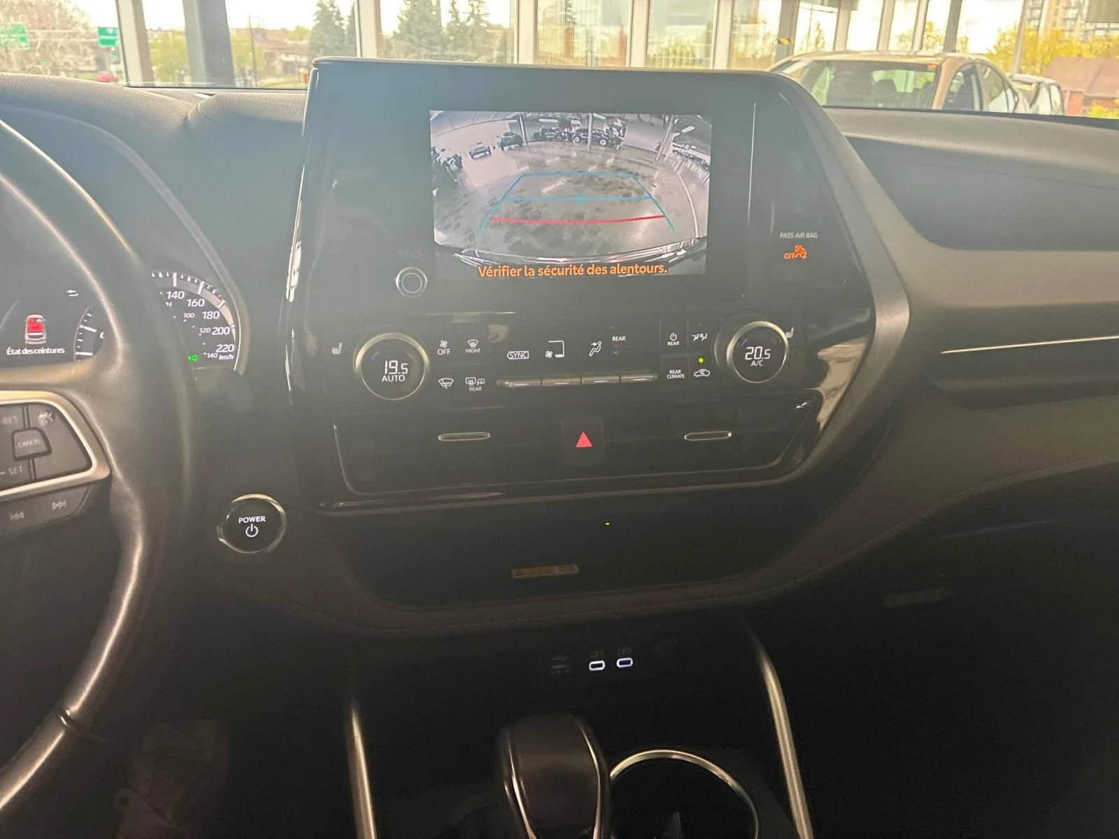 Toyota Grand Highlander HYBRID * ЧЕРЕН САЛОН * 8 МЕСТА * CARFAX * , снимка 10 - Автомобили и джипове - 54631885